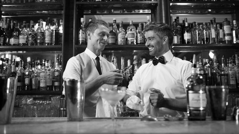 Anuncio de Tanqueray con los bartender de coctelería Diego Cabrera y David Ríos