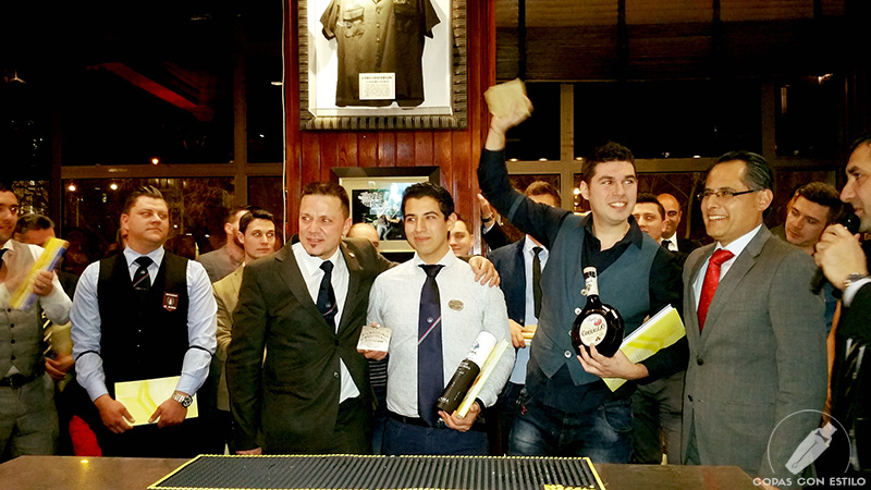 Los bartender Pedro Martínez Morillas y Renato Medina Vicuña, ganadores del Campeonato de coctelería