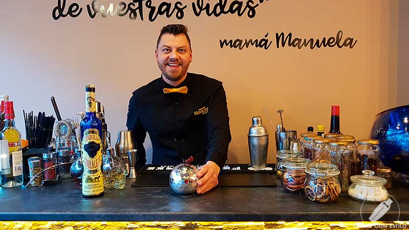 El bartender Gerardo Belaunzarán nos presenta el cóctel con tequila en la coctelería de Mamá Manuela (Villaviciosa de Odón)