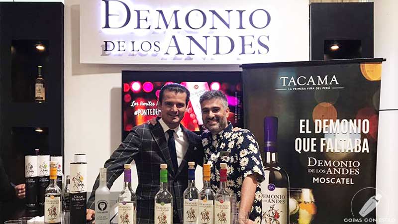 Los bartender Diego Cabrera y Erik Lorincz en el Congreso de Coctelería Clase Maestra presentando Pisco Demonio de los Andes